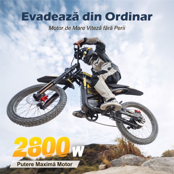 Pilot în aer pe o bicicletă electrică off-road, alături de un element grafic care indică puterea maximă de 2.800 W