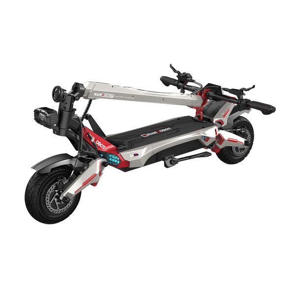 Trotinetă cu inscripțiile NANROBOT și DS2, platformă lată și anvelope de mari dimensiuni